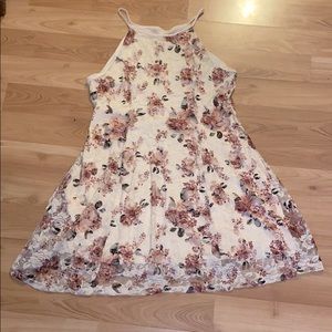 Sleeveless floral lace dress